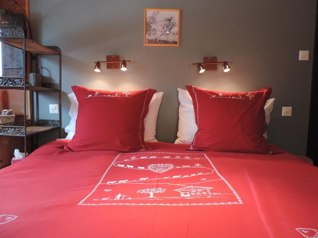 La Demeure Des Elfes Bed & Breakfast Albinen Oda fotoğraf