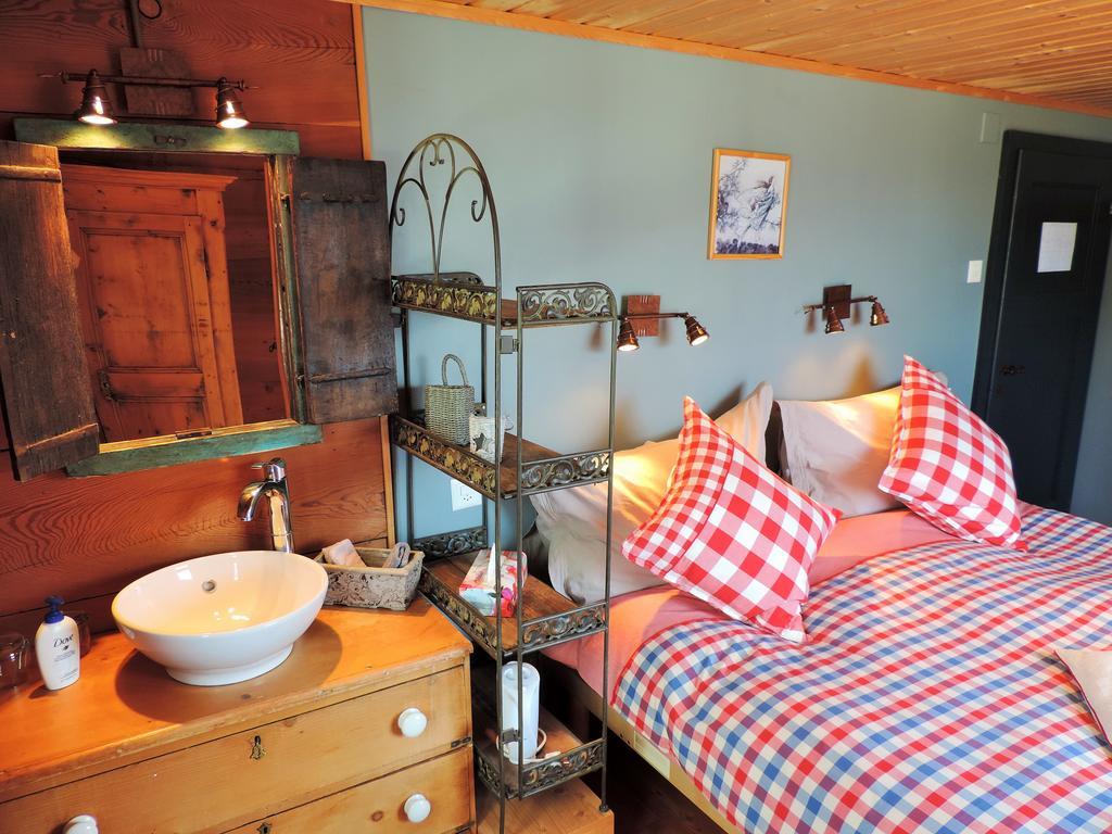 La Demeure Des Elfes Bed & Breakfast Albinen Oda fotoğraf