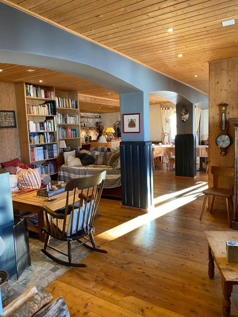La Demeure Des Elfes Bed & Breakfast Albinen Dış mekan fotoğraf